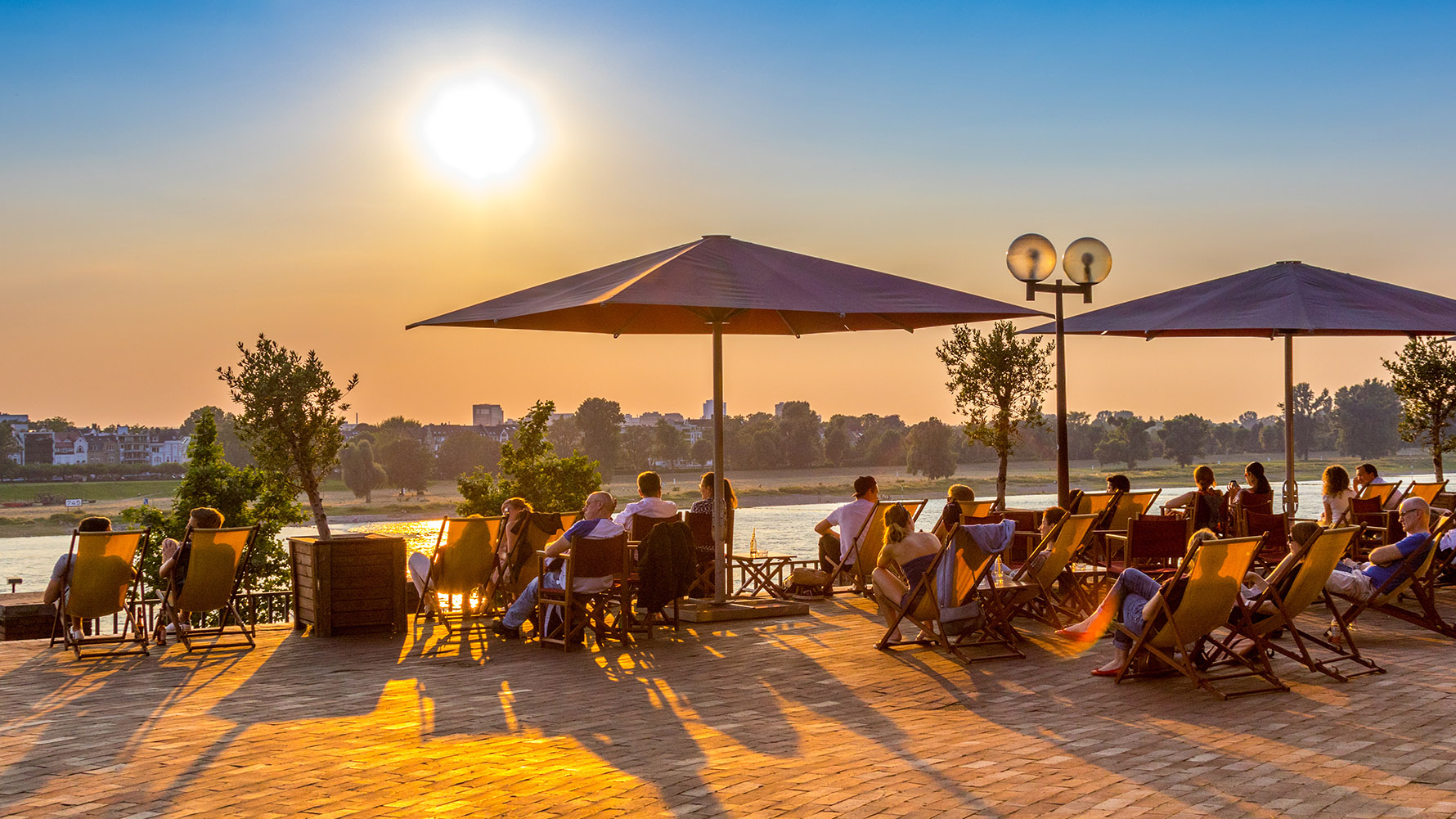 Sonnenuntergang am Rhein