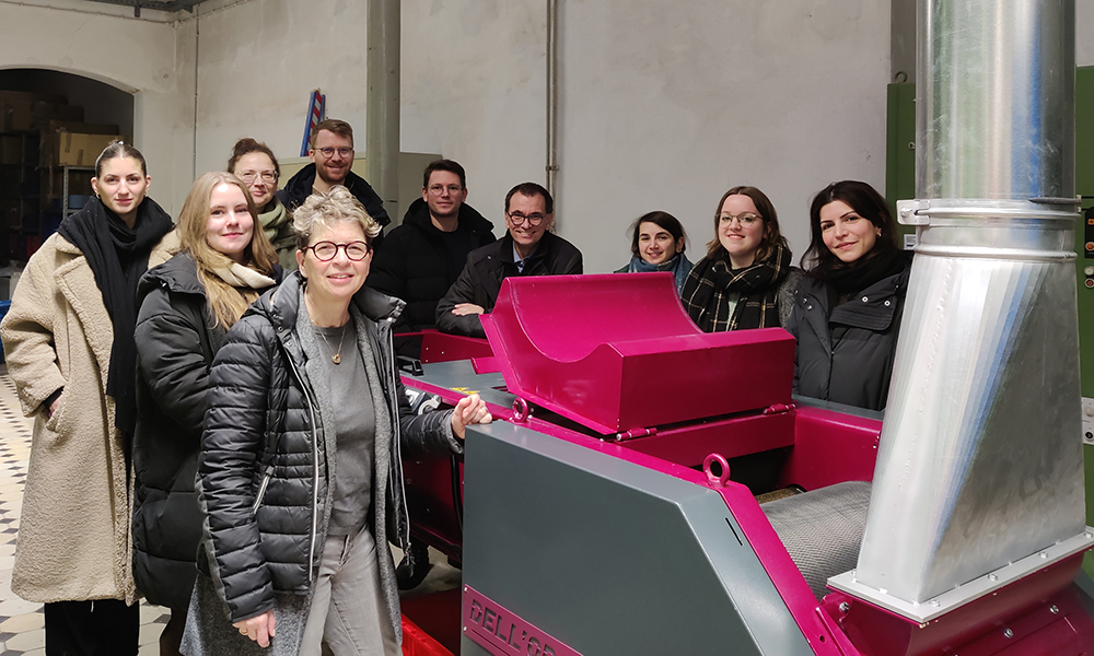 Neue Recyclingmaschine ermöglicht Forschung für kreislauffähige Textilen
