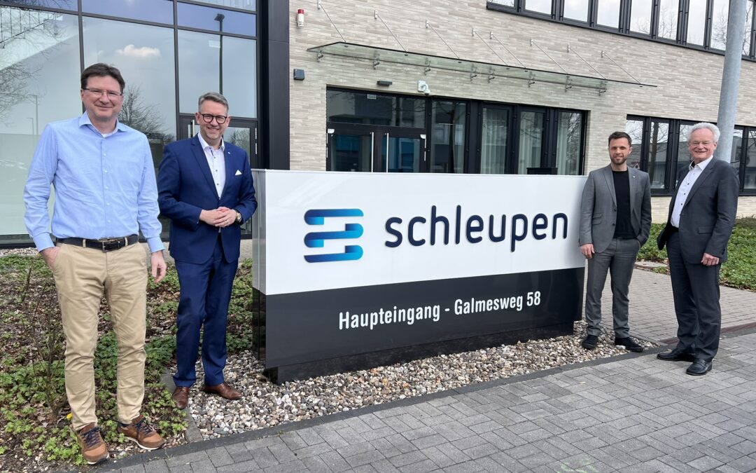 Landrat Ingo Brohl zu Besuch bei Softwarehersteller Schleupen in Moers