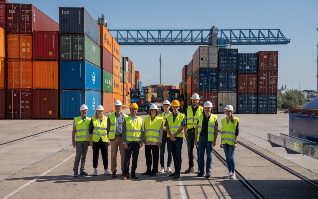 Große Investition macht Warenumschlag am Emmericher Hafen noch effizienter