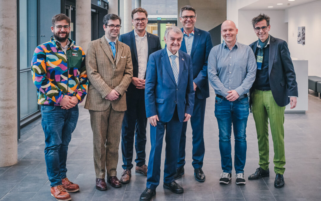 NRW-Innenminister Herbert Reul diskutiert mit Studierenden der Hochschule Rhein-Waal