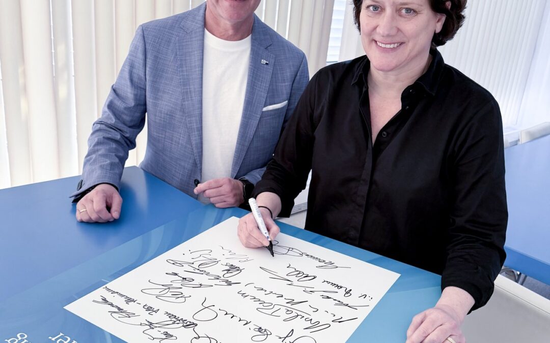 Landrätin unterzeichnet Pakt für Planungsbeschleunigung