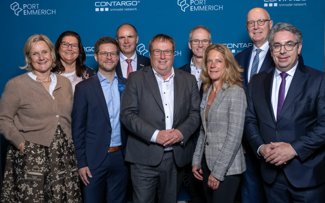 Neuer Containerkran stärkt den Hafen Emmerich am Rhein