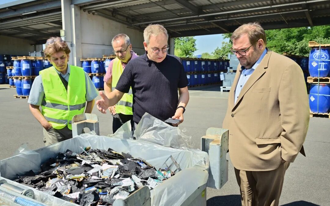 Unternehmensbesuch beim Krefelder Batterie-Recycler Accurec