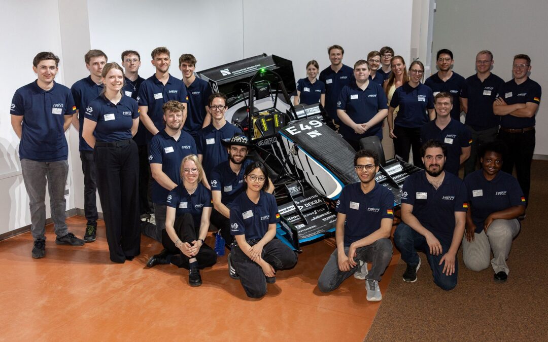 Mit Vollgas in die neue Saison: HSNR Racing stellt neuen E-Rennwagen vor